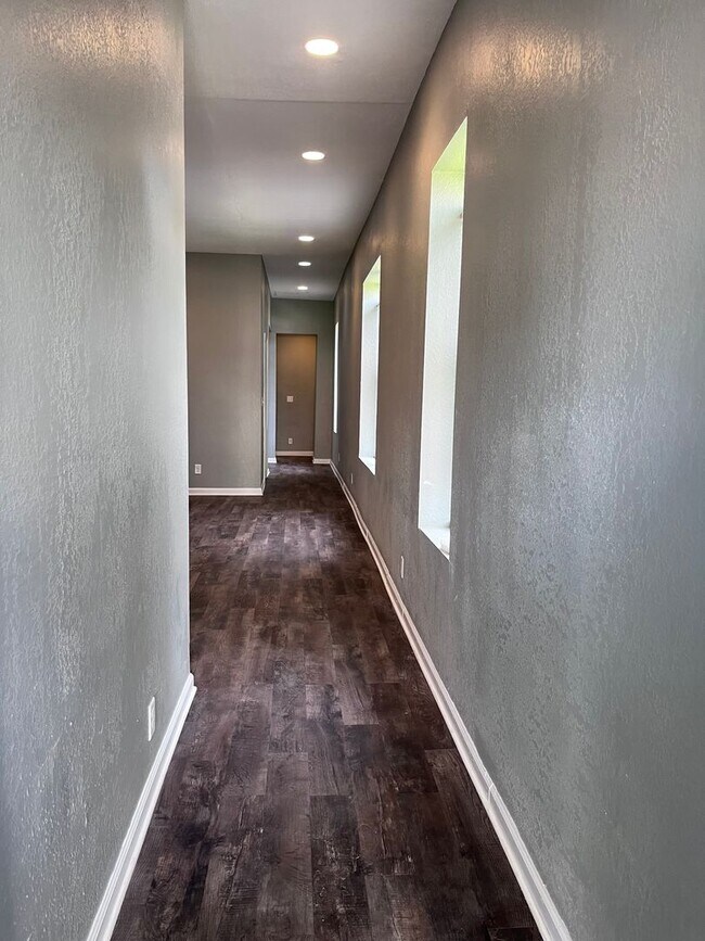 Foto del edificio - 1330 Buchanan Ave. Saint Joseph, Mo 64501