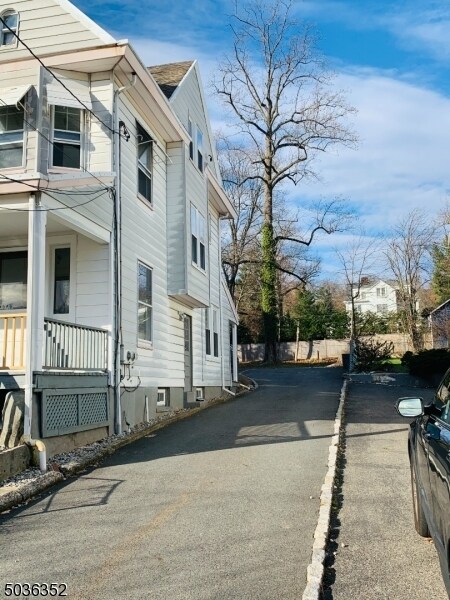 Building Photo - 20 St Lukes Pl