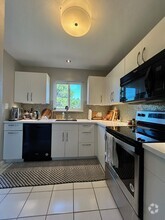 Building Photo - 2973 Mesa Rd