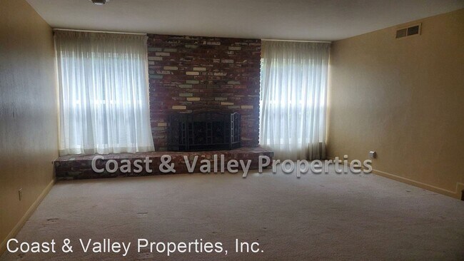 Foto del edificio - 4 br, 2.5 bath House - 443 La Jolla Wy.