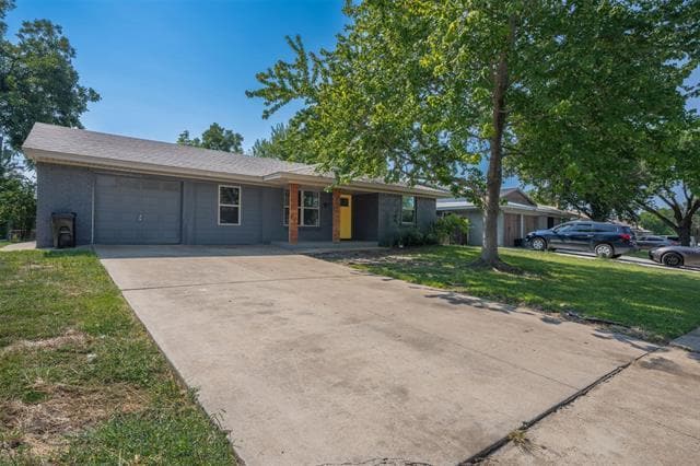 Building Photo - 2628 Belhaven Dr