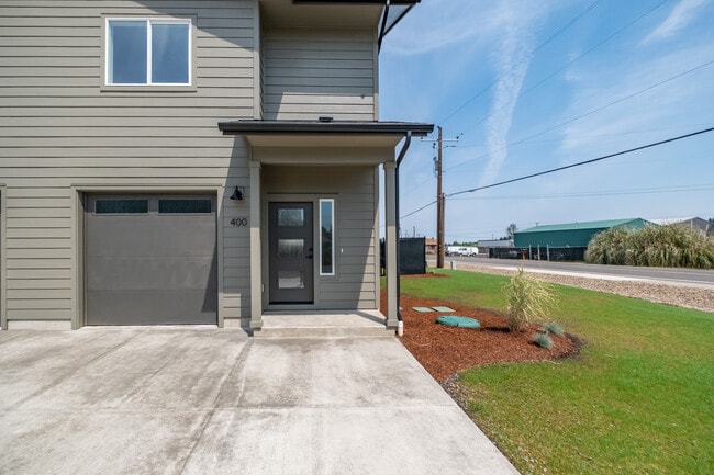 Building Photo - 400 Wagon Wheel Dr