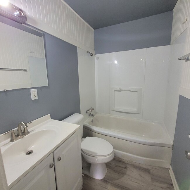 Building Photo - Perfect Ranch Home 3 bd 1 bath Westside-Cl...