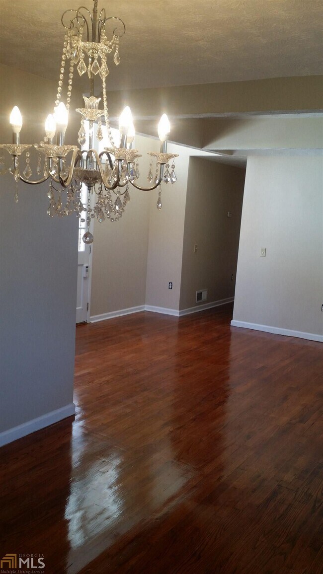 Foto del edificio - 3157 Wesley Chapel Rd