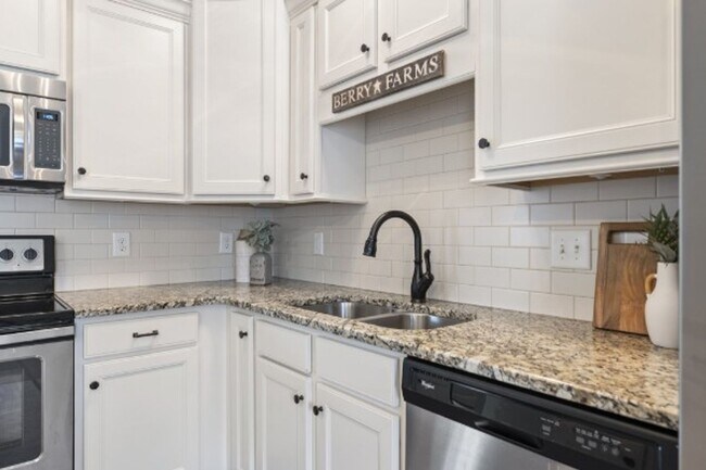 Foto del edificio - Beautiful Townhouse in Berry Farms!