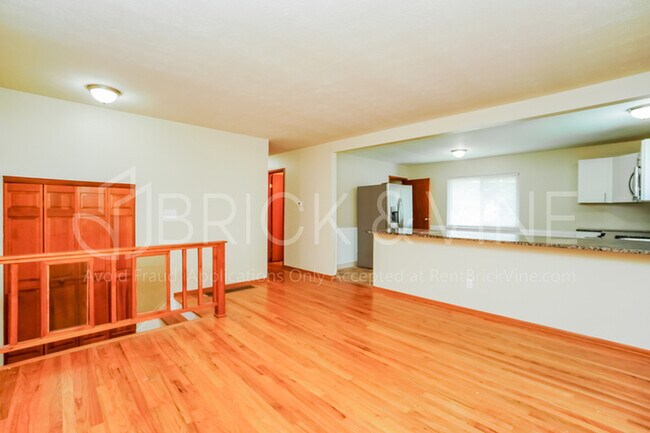 Foto del edificio - 5034 Cryodon Blvd N