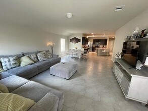 Building Photo - 3326 Sumac Dr