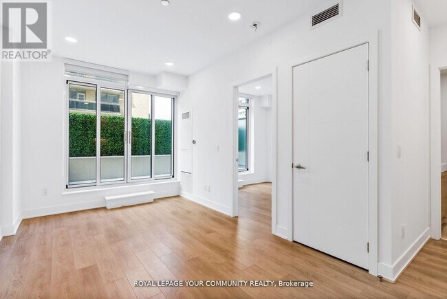 Building Photo - 200 Redpath Ave