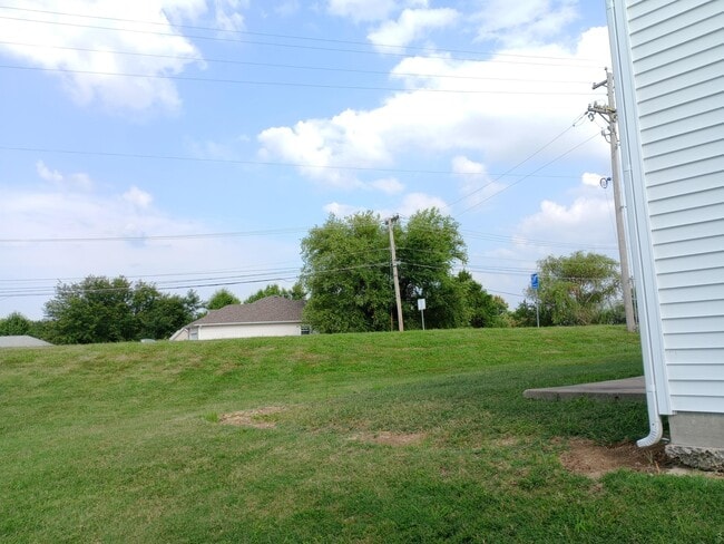 Building Photo - 3519 La Mesa Dr