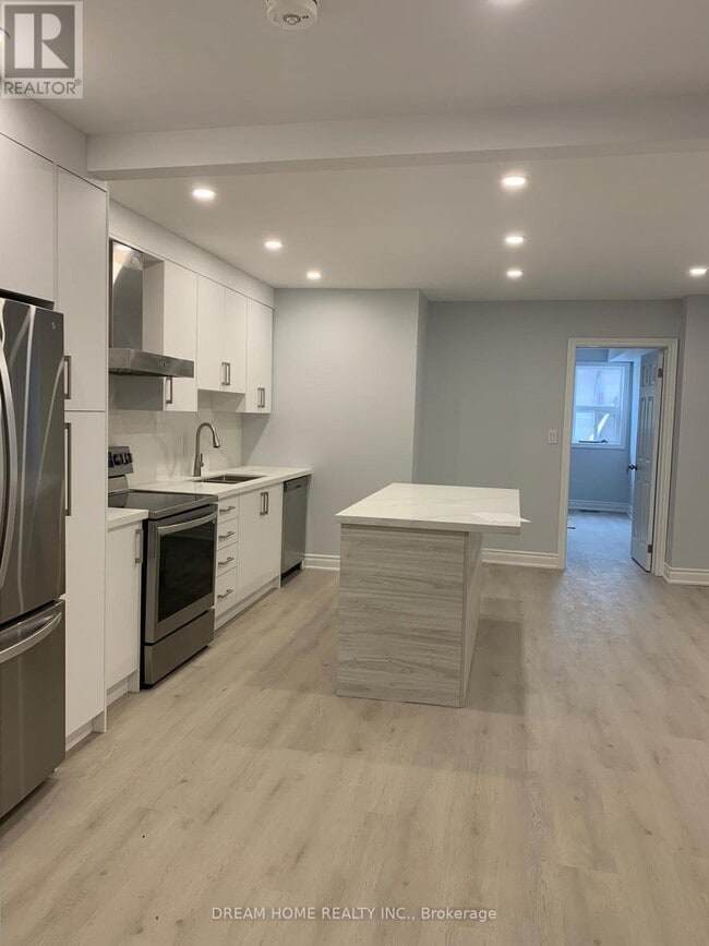 Building Photo - 12 Mansfield Ave