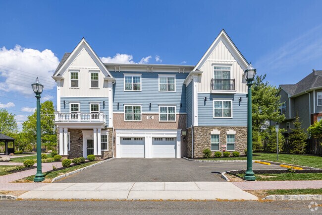 Building Photo - 182 Plainfield Ave