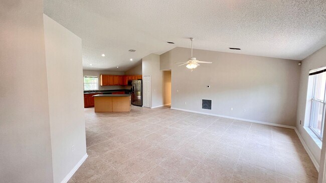 Foto del edificio - Available now! Beautiful 3 Bd/2 Ba Home with a spare room!