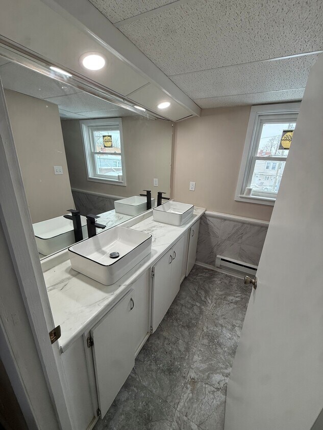 Foto del edificio - 2430 3rd Ave