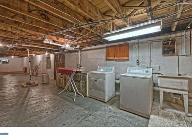 Building Photo - 121 University Blvd