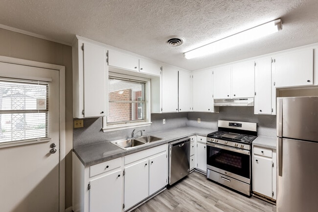 Building Photo - 311 Sterling Dr