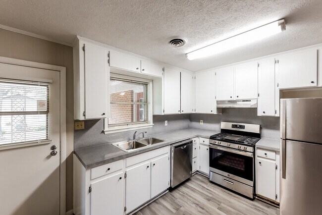 Foto del edificio - 311 Sterling Dr