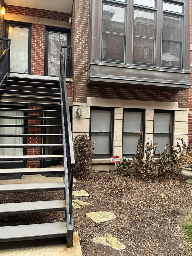 Foto del edificio - 839 W Village Ct