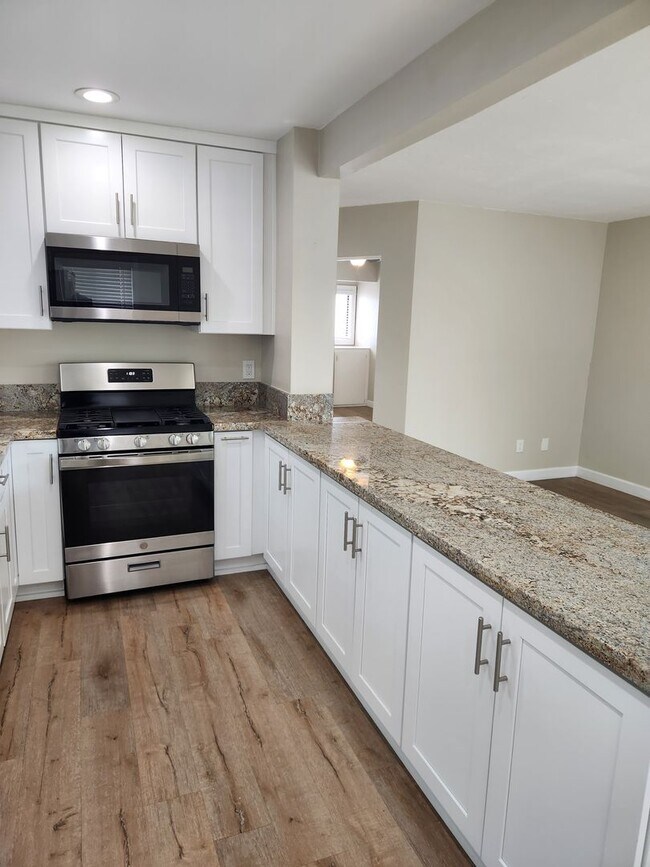 Foto del edificio - Upper Unit with Ocean View In OB - Complet...