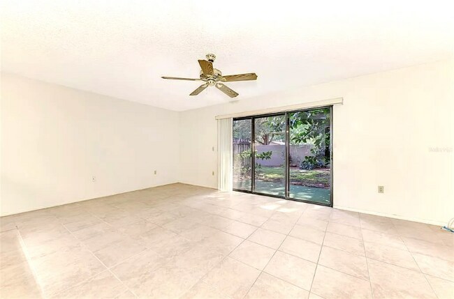 Foto del edificio - 979 Sunridge Dr