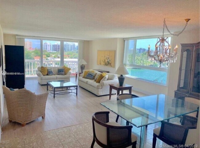 Foto del edificio - 9501 E Bay Harbor Dr