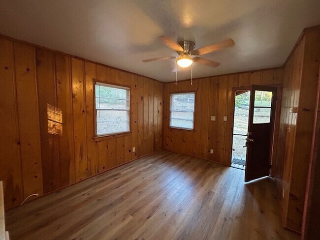 Foto del edificio - 39981 Hillcrest Dr