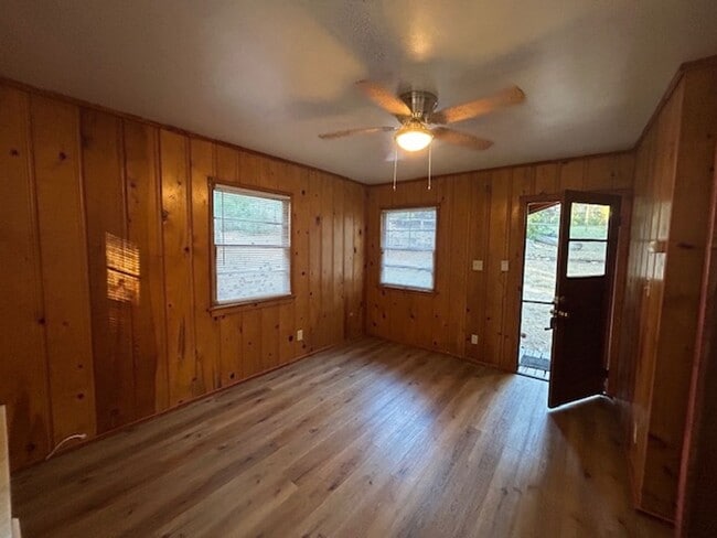 Building Photo - 39981 Hillcrest Dr