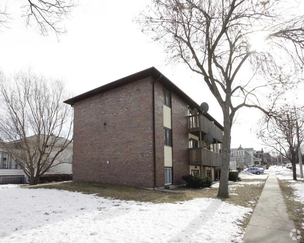 Building Photo - 900 S 21st St