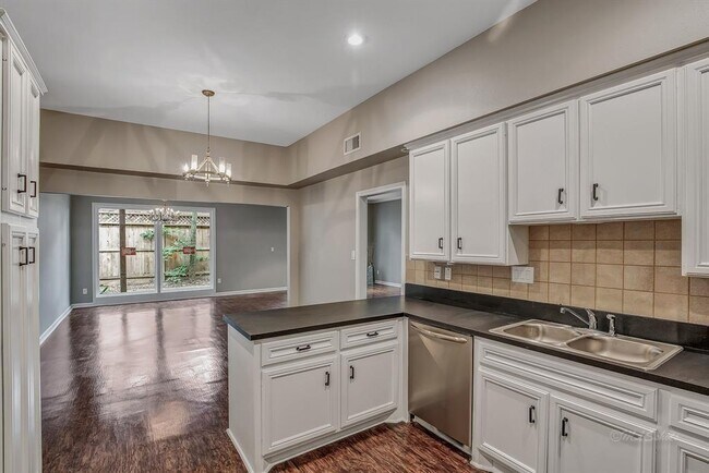 Building Photo - 50 Legend Ln