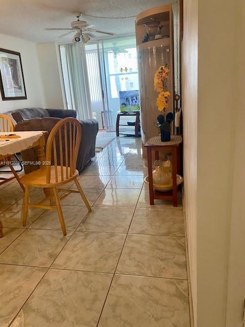 Building Photo - 2831 Sunrise Lakes Dr W