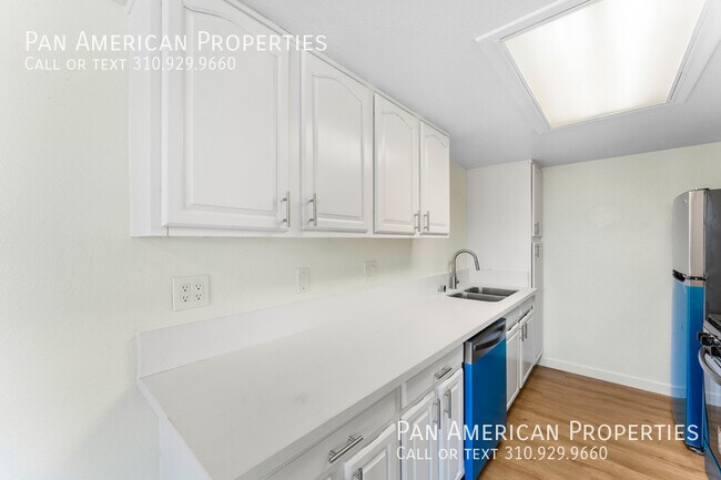 Building Photo - 4484 La Deney St