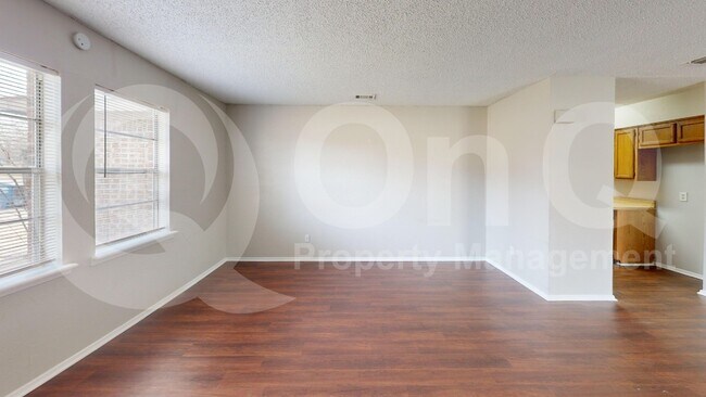 Foto del edificio - 724 Prairie Creek Dr