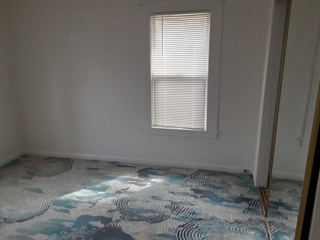 Building Photo - 2 Bedroom 1 Bath House