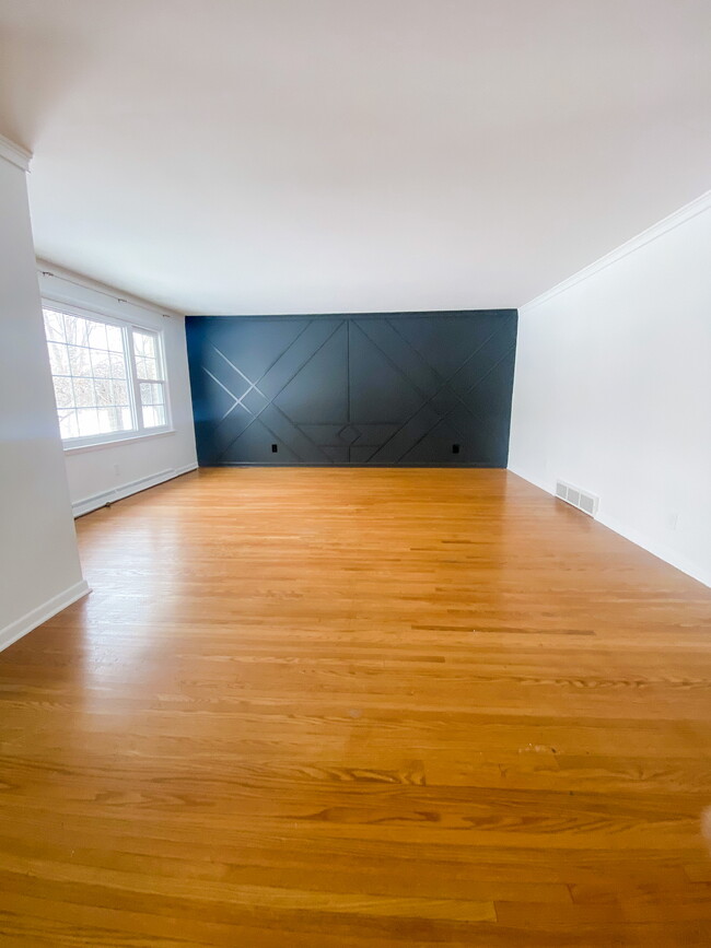 Building Photo - 201 Siegfried Dr