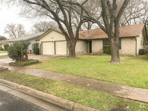 Building Photo - 10511 Robinwood Cir