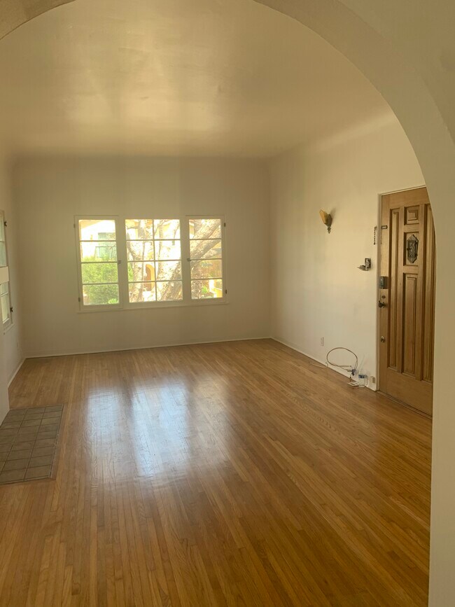 Living room - 852 19th St