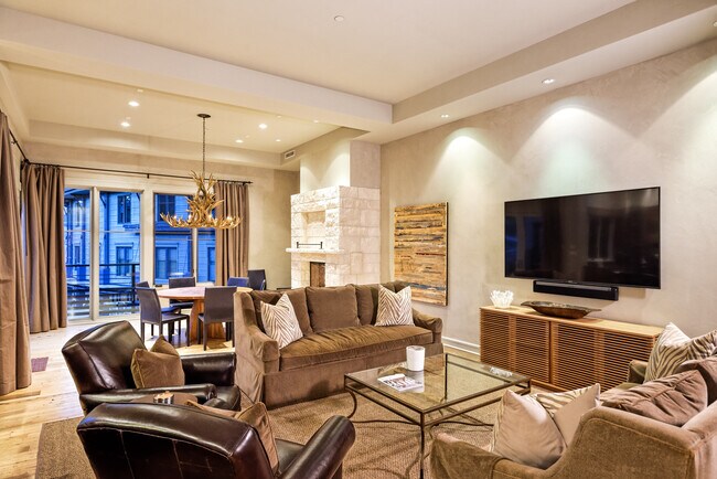 Building Photo - 501 Rio Grande Pl