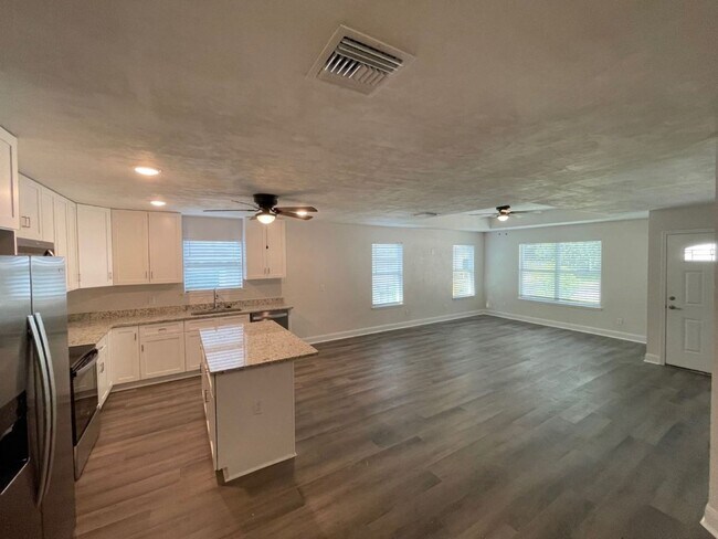 Foto del edificio - Newer 3/2 in Turkey Creek!