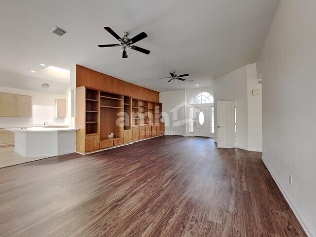 Foto del edificio - 1601 Oak Pl Ct