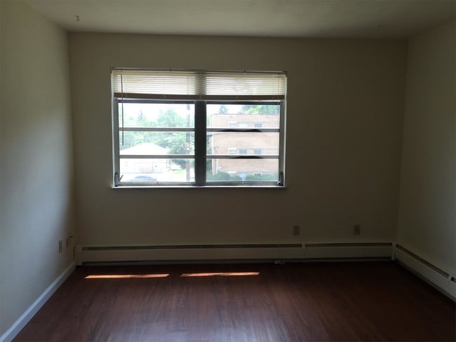 Building Photo - 3302 Camvic Terrace