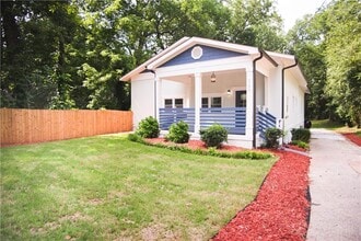 Building Photo - 2190 Memorial Dr SE