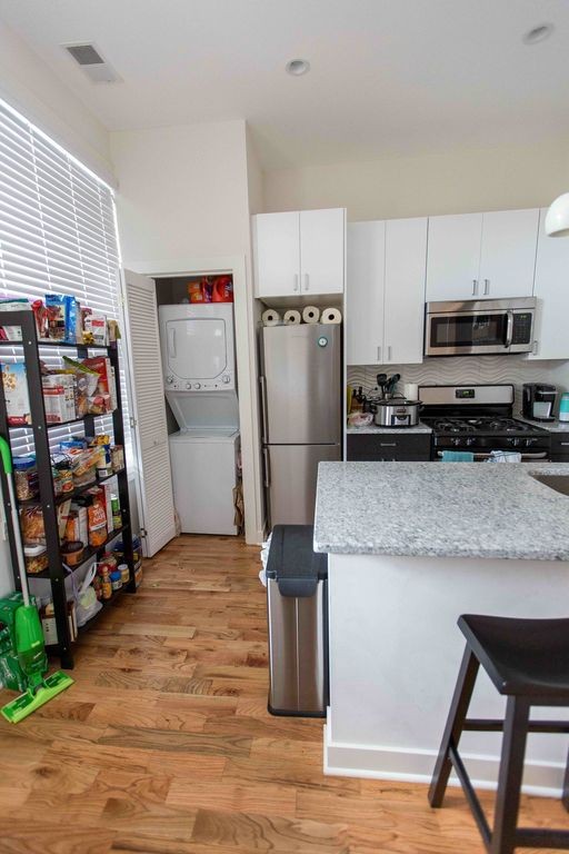 Foto principal - 751 W Buckingham Pl