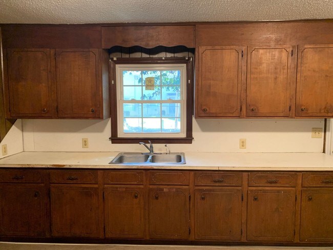 Building Photo - 3 br, 1 bath House - 805 Labon Street, Unit B