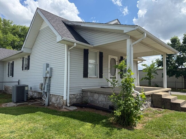 Building Photo - 6112 Old Nashville Rd