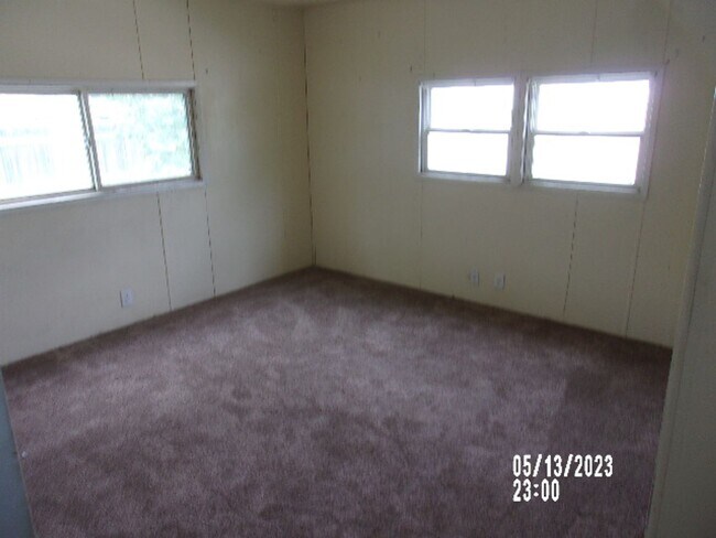 Foto del edificio - Remodeled 2 bed 1 bath with yard shed