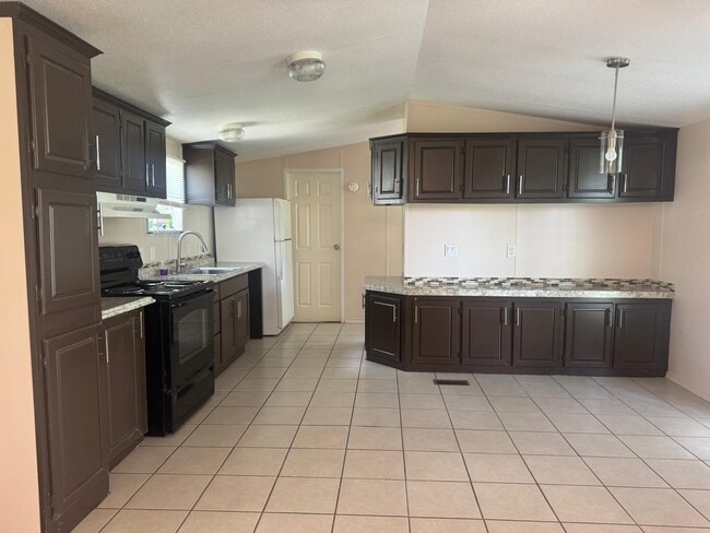 Foto del edificio - 13302 Pleasant Way Rd