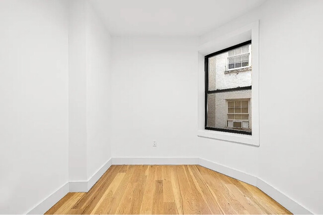 Building Photo - 223 E 96th St