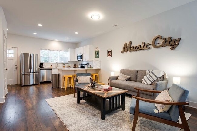 Building Photo - 3 bed! 2.5 bath. Super charming! Furnished...