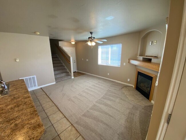 Foto del edificio - Move-in Bonus!! 3 bed -2.5 bath Twin Home