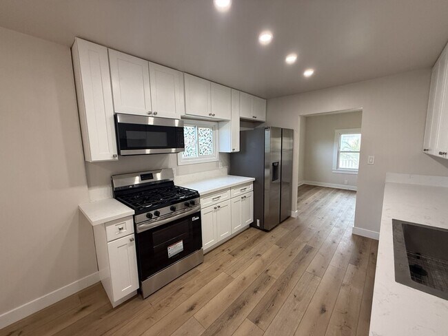 Foto del edificio - 3 brd, 1 bath located  in the Chandler Bike Path Neighborhood