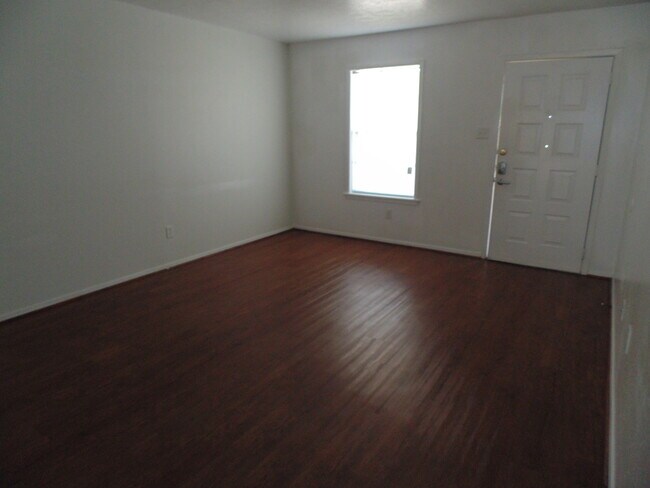 Building Photo - 3600EL